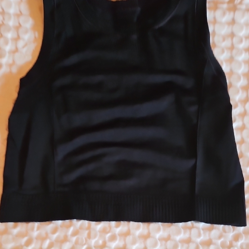 Black Sleeveless Crop Women's Top Med